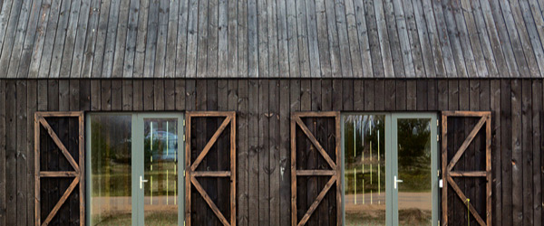 maison facade bois brule 1